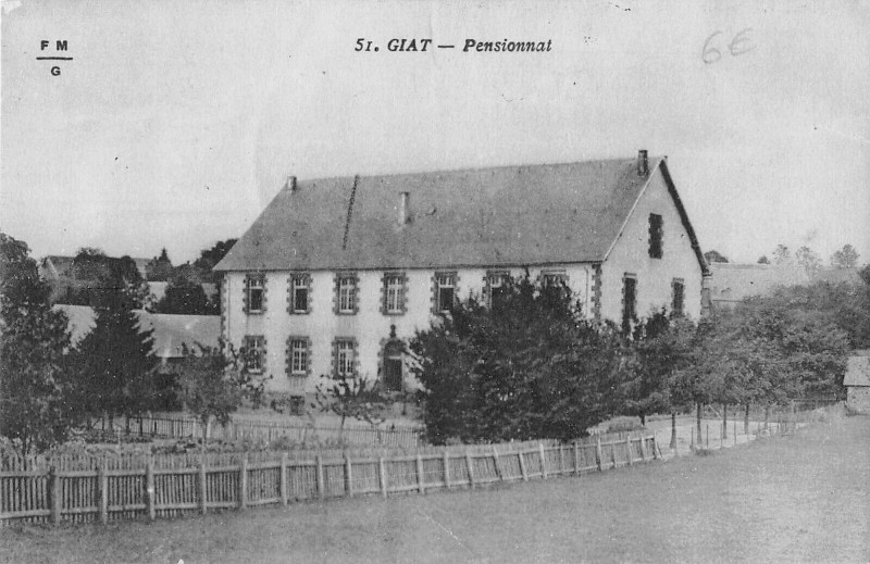 Carte postale ancienne Giat Pensionnat à Giat