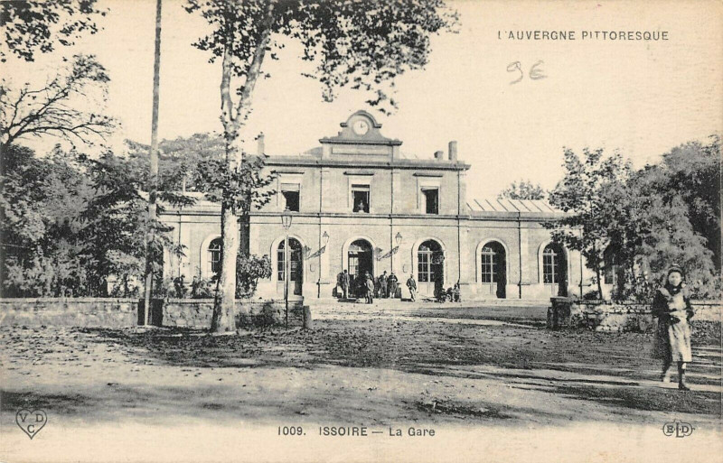 Carte postale ancienne Issoire La Gare à Issoire