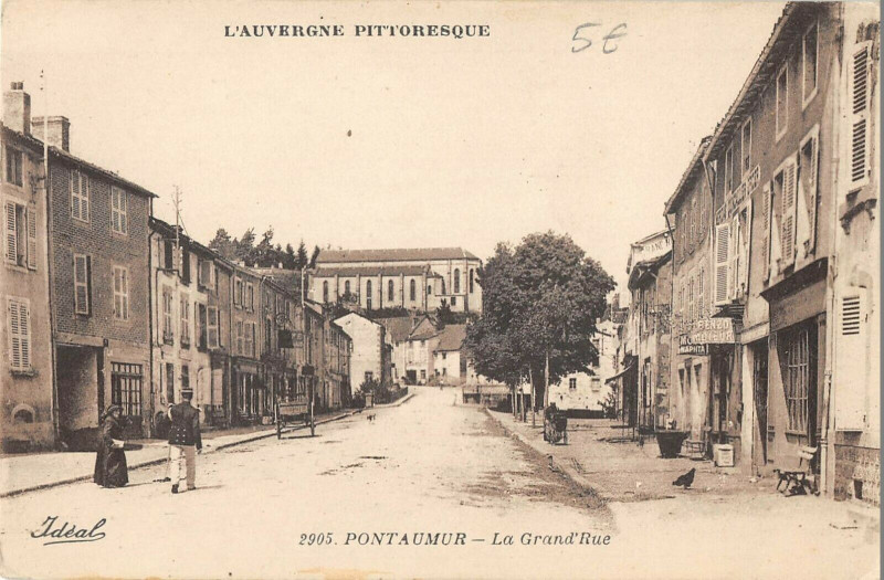 Carte postale ancienne Pontaumur La Grand Rue à Pontaumur
