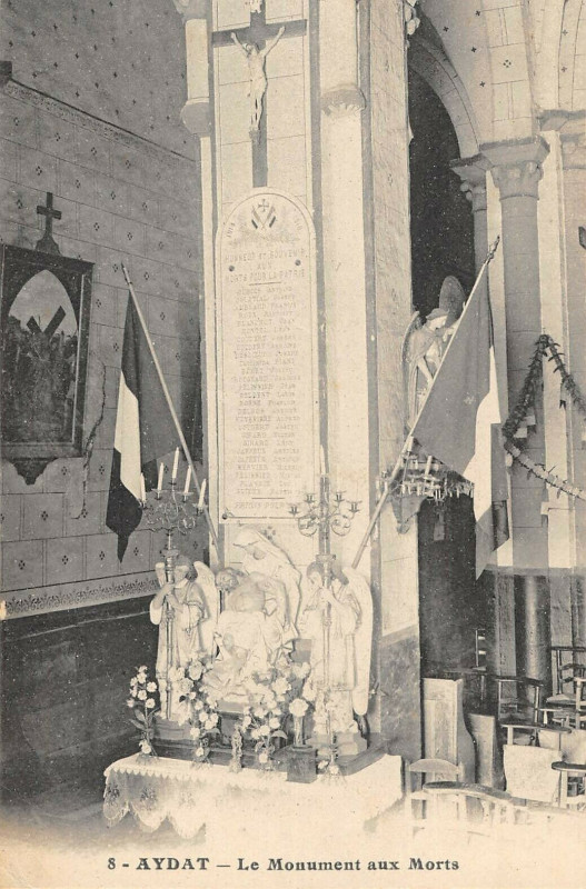 Carte postale ancienne Aydat Le Monument Aux Morts à Aydat
