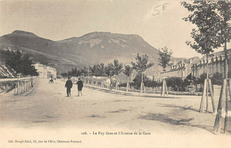 Carte postale ancienne Le Puy Gros Et L'Avenue De La Gare