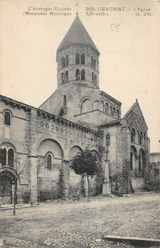 Carte postale ancienne Chauriat Eglise à Chauriat