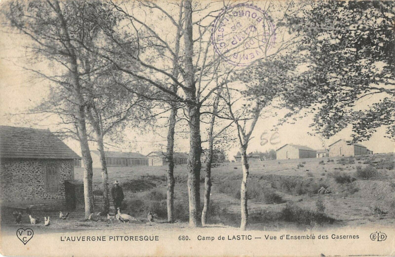 Carte postale ancienne Camp De Lastic Vue D'Ensemble Des Casernes à Lastic