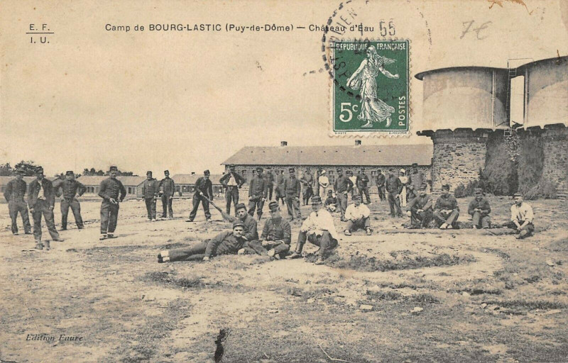 Carte postale ancienne Camp De Bourg Lastic Chateau D'Eau à Lastic