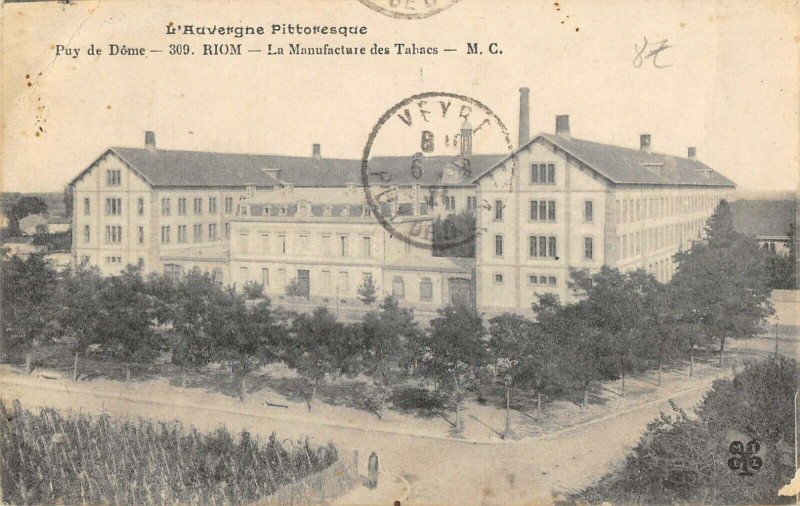 Carte postale ancienne Riom La Manufacture Des Tabacs à Riom