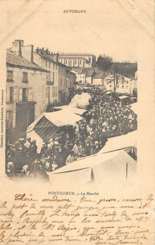 Carte postale ancienne Pontaumur Le Marche à Pontaumur