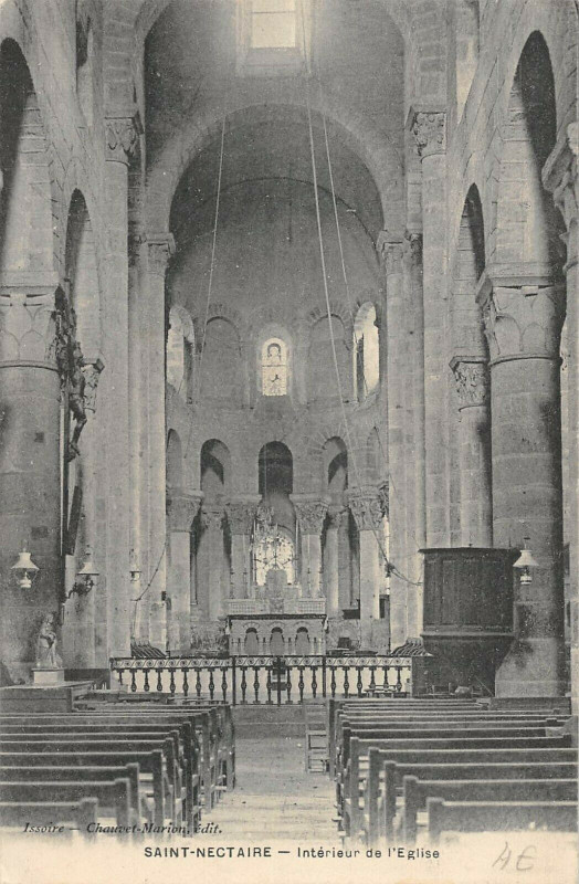 Carte postale ancienne Saint Nectaire Interieur Eglise à Saint-Nectaire