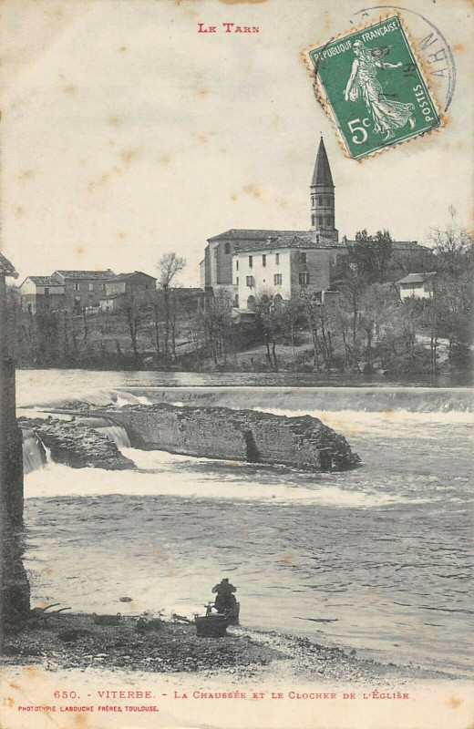 Carte postale ancienne Viterbe La Chaussee Et Clocher De L'Eglise à Viterbe