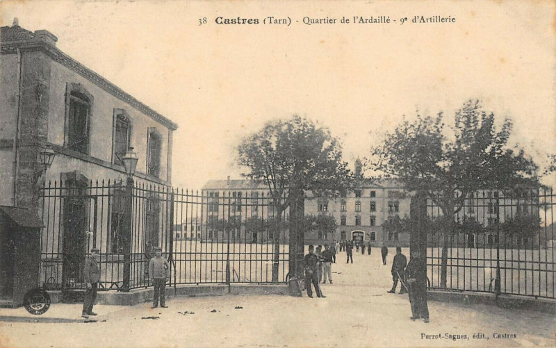 Carte postale ancienne Castres Quartier De L'Ardaille 9e D'Artillerie à Castres