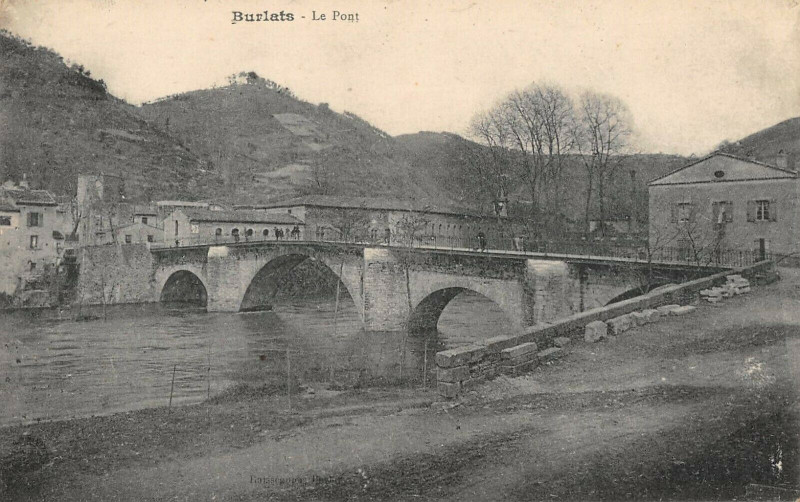 Carte postale ancienne Burlats Le Pont à Burlats