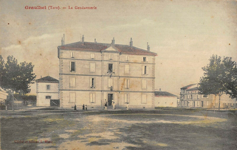 Carte postale ancienne Graulhet Gendarmerie à Graulhet