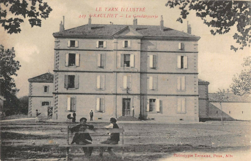 Carte postale ancienne Graulhet La Gendarmerie à Graulhet
