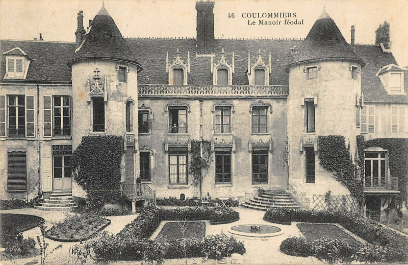 Carte postale ancienne Coulommiers Le Manoir Feodal à Coulommiers