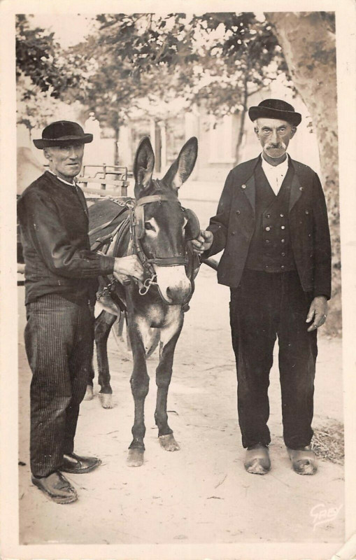 Carte postale ancienne Costumes Maraichins Quio Bourin