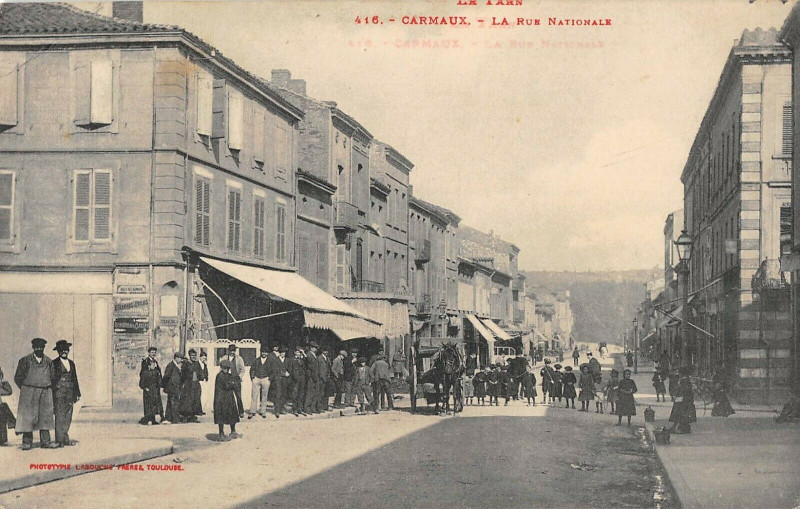 Carte postale ancienne Castres La Rue Nationale à Castres