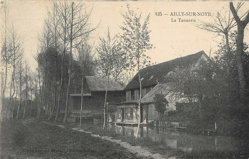 Carte postale ancienne Aillys Sur Noye La Tannerie à Y
