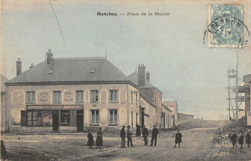 Carte postale ancienne Hanches Place De La Mairie à Hanches
