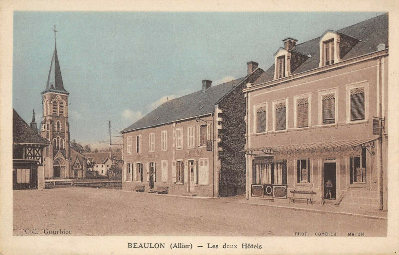 Carte postale ancienne Beaulon Les Deux Hotels à Beaulon