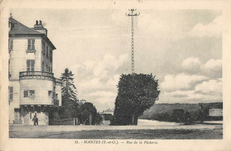 Carte postale ancienne Mantes Rue De La Pecherie
