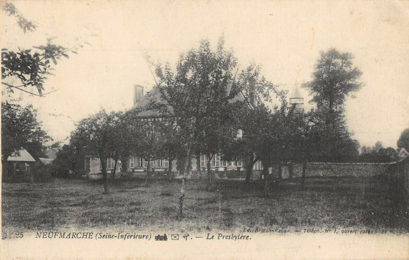 Carte postale ancienne Neufmarche Le Presbytere à Eu