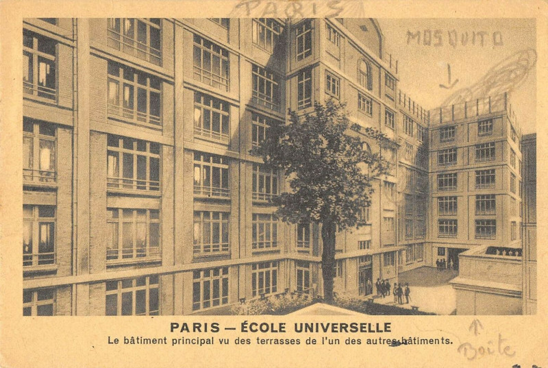 Carte postale ancienne Ecole Universelle - Le bâtiment principal vu des terrasses de l'un des autres bâtiments à Paris 16e