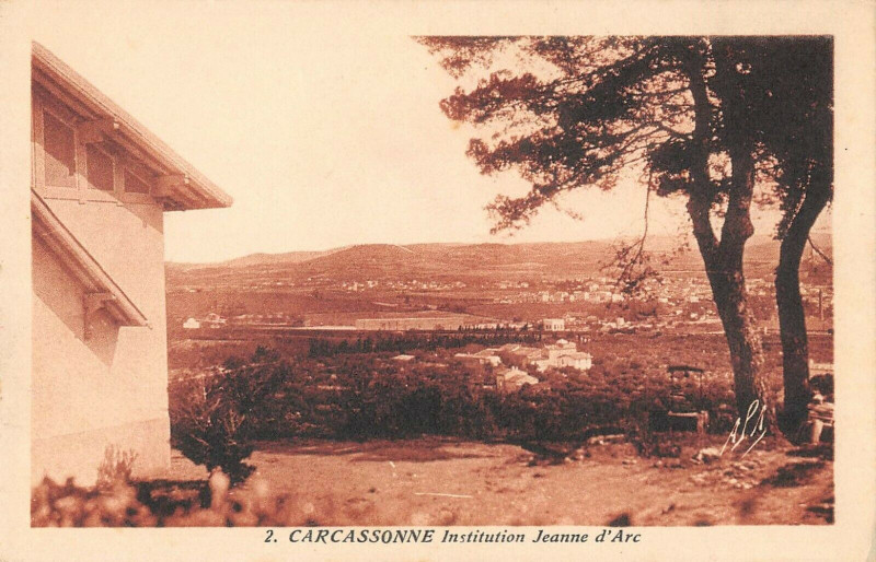 Carte postale ancienne Carcassonne Institution Jeanne D'Arc à Carcassonne