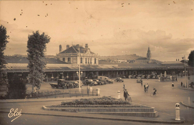 Carte postale ancienne Vichy La Gare à Vichy