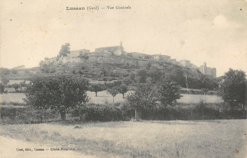 Carte postale ancienne Lussan Vue Generale (cliché pas courant à Lussan
