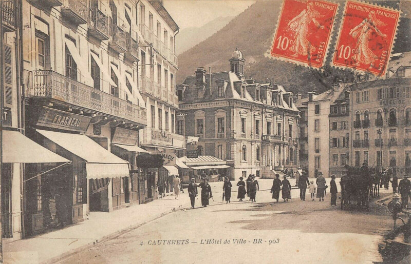 Carte postale ancienne Cauterets L'Hotel De Ville à Cauterets
