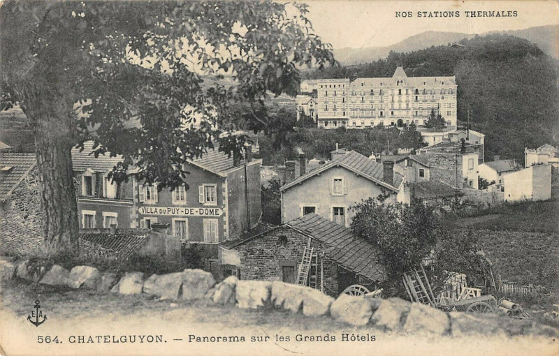 Carte postale ancienne Chatelguyon Panorama Sur Les Grands Hotels