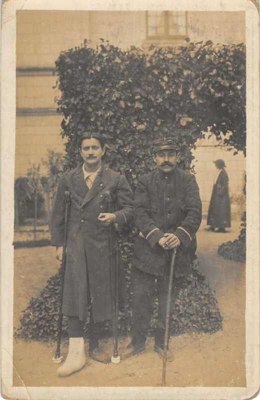 Carte postale ancienne Carte Photo Ecris Au Verso Souvenir De Saumur Hopital MILITAIRE? à Saumur