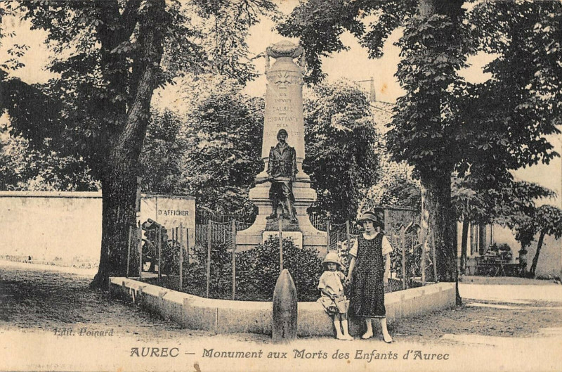 Carte postale ancienne Aurec Monument Aux Morts Enfants Aurec