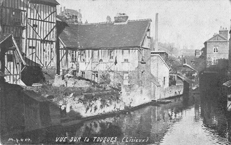 Carte postale ancienne Lisieux Vue Sur La Touque à Lisieux