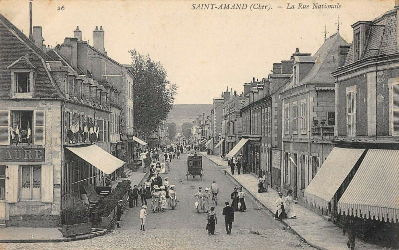 Carte postale ancienne Saint Amand La Rue Nationale