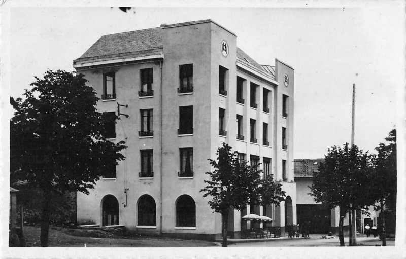 Carte postale ancienne Allanches Hotel Moderne à Allanche