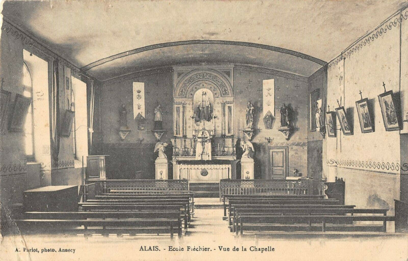 Carte postale ancienne Alais Ecol Flechier Vue De La Chapelle