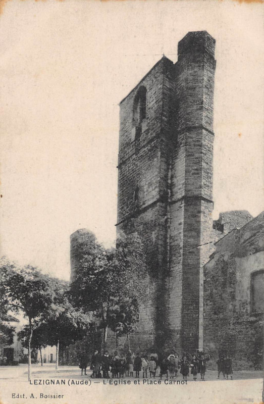 Carte postale ancienne Lezignan Eglise Et Place Carnot