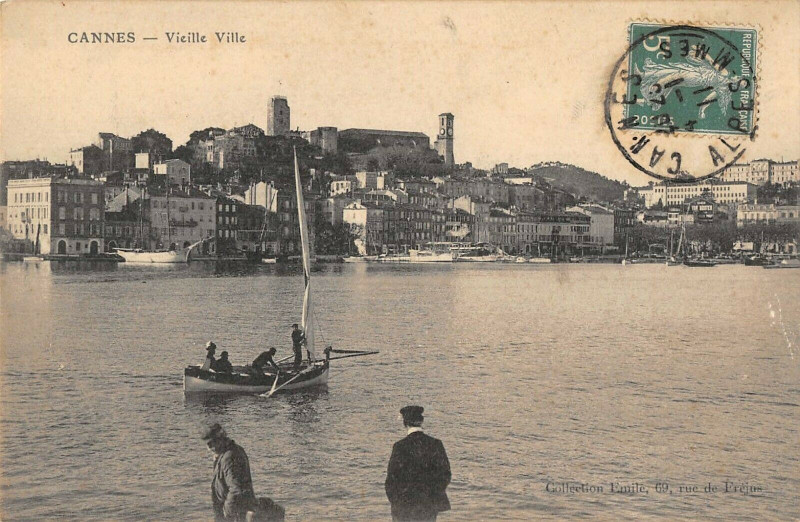 Carte postale ancienne Cannes Vieille Ville à Cannes