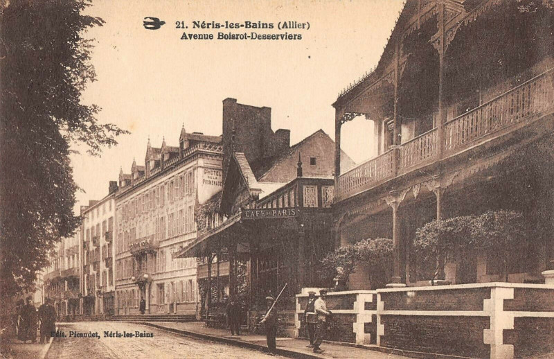 Carte postale ancienne Neris Les Bains Avenue Bolarot Desserviers