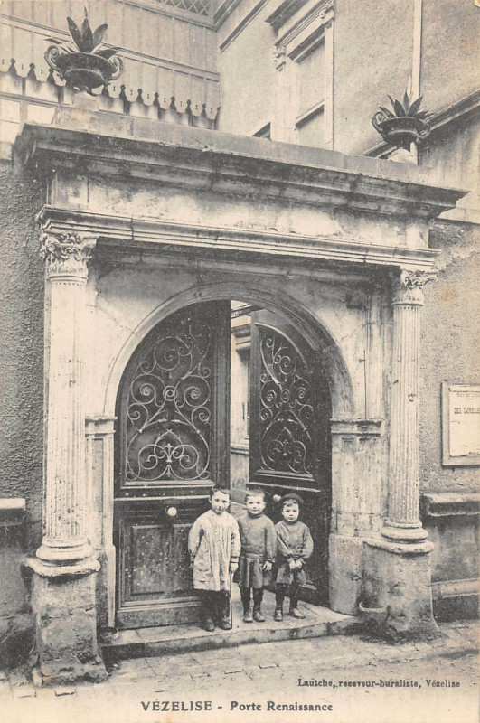 Carte postale ancienne Vezelise Porte Renaissance à Vézelise