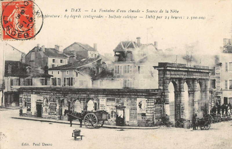 Carte postale ancienne Dax La Fontaine D'Eau Chaude à Dax