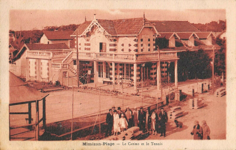 Carte postale ancienne Mimizan Plage Le Casino Et Le Tennis à Mimizan