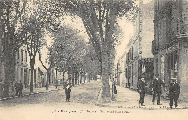Carte postale ancienne Bergerac Boulevard Maine Biran à Bergerac