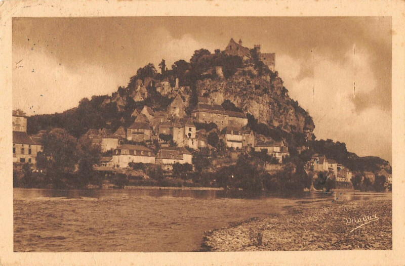 Carte postale ancienne Les Bords De La Dordogne A Beynac Prise Des Ilots