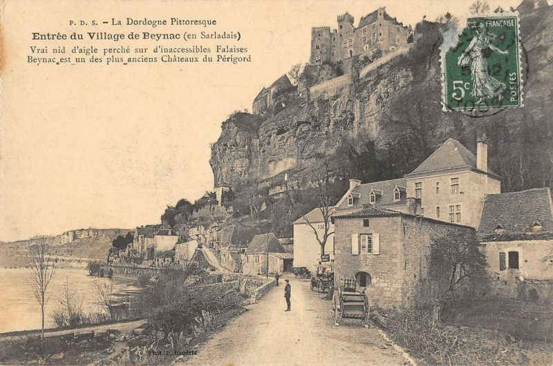 Carte postale ancienne Entree Du Village De Beynac
