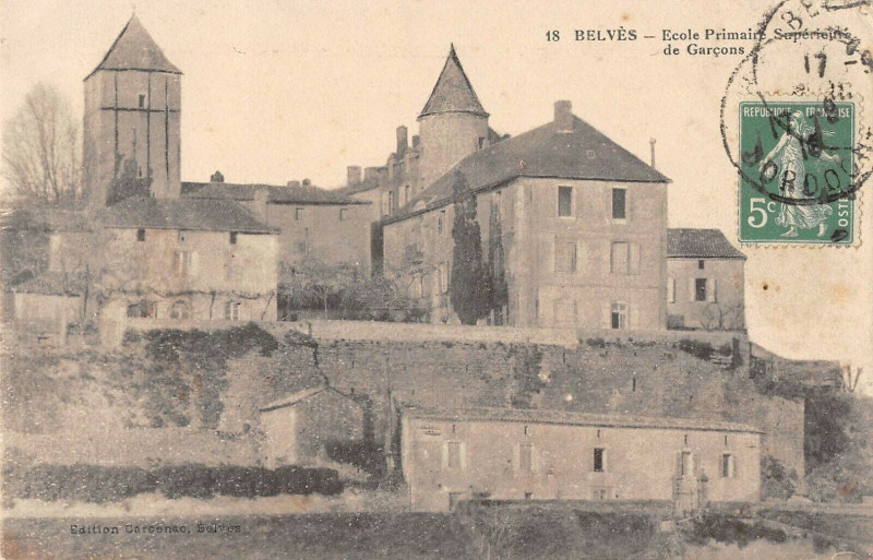 Carte postale ancienne Belves Ecole Primaire Superieure De Garcons