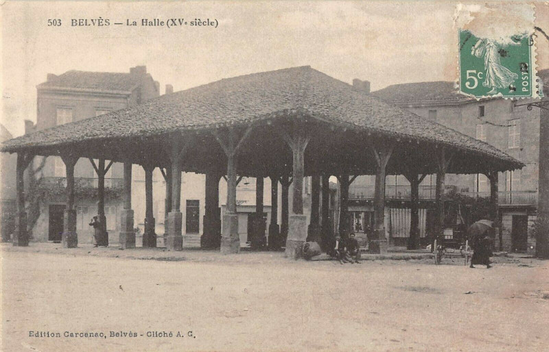 Carte postale ancienne Belves La Halle