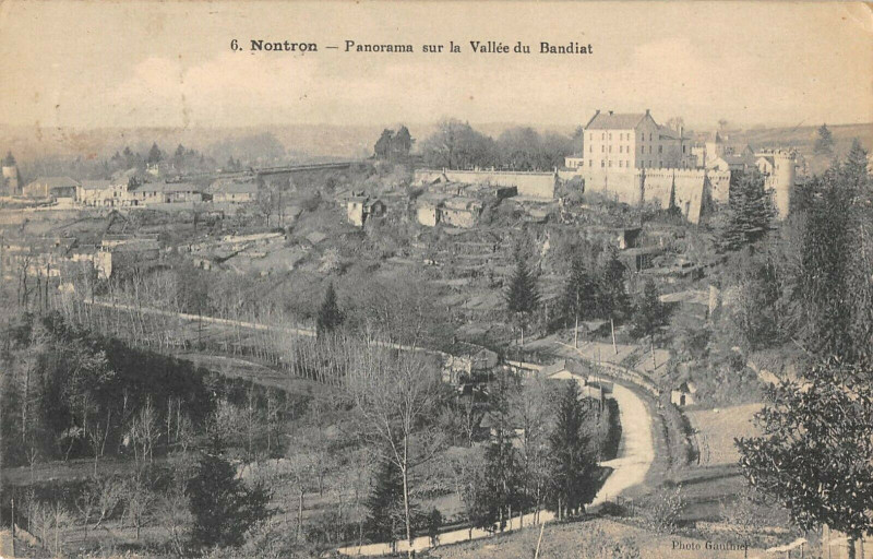Carte postale ancienne Nontron Panorama Sur La Vallee Du Bandiat à Nontron