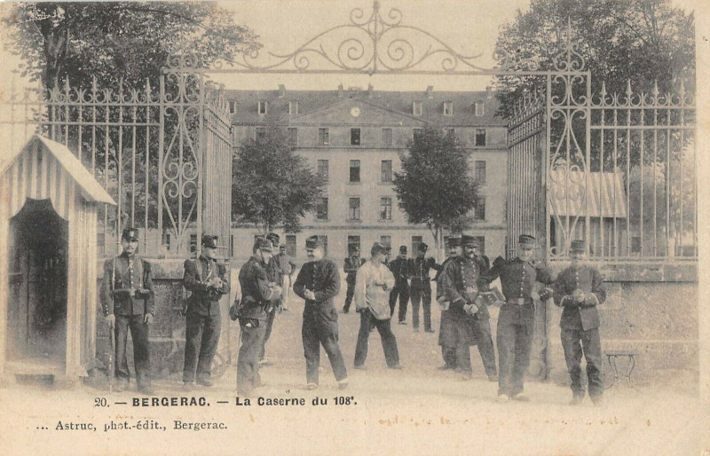 Carte postale ancienne Bergerac la caserne du 108e à Bergerac