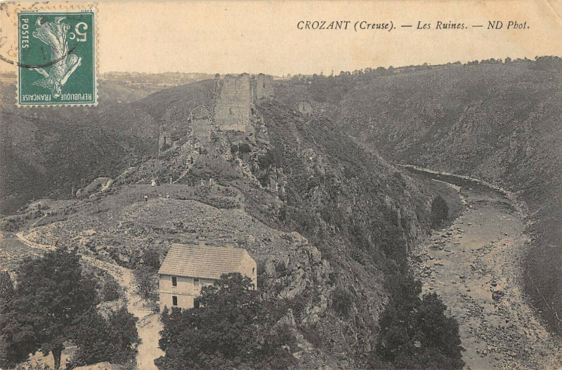 Carte postale ancienne Crozant Les Ruines à Crozant